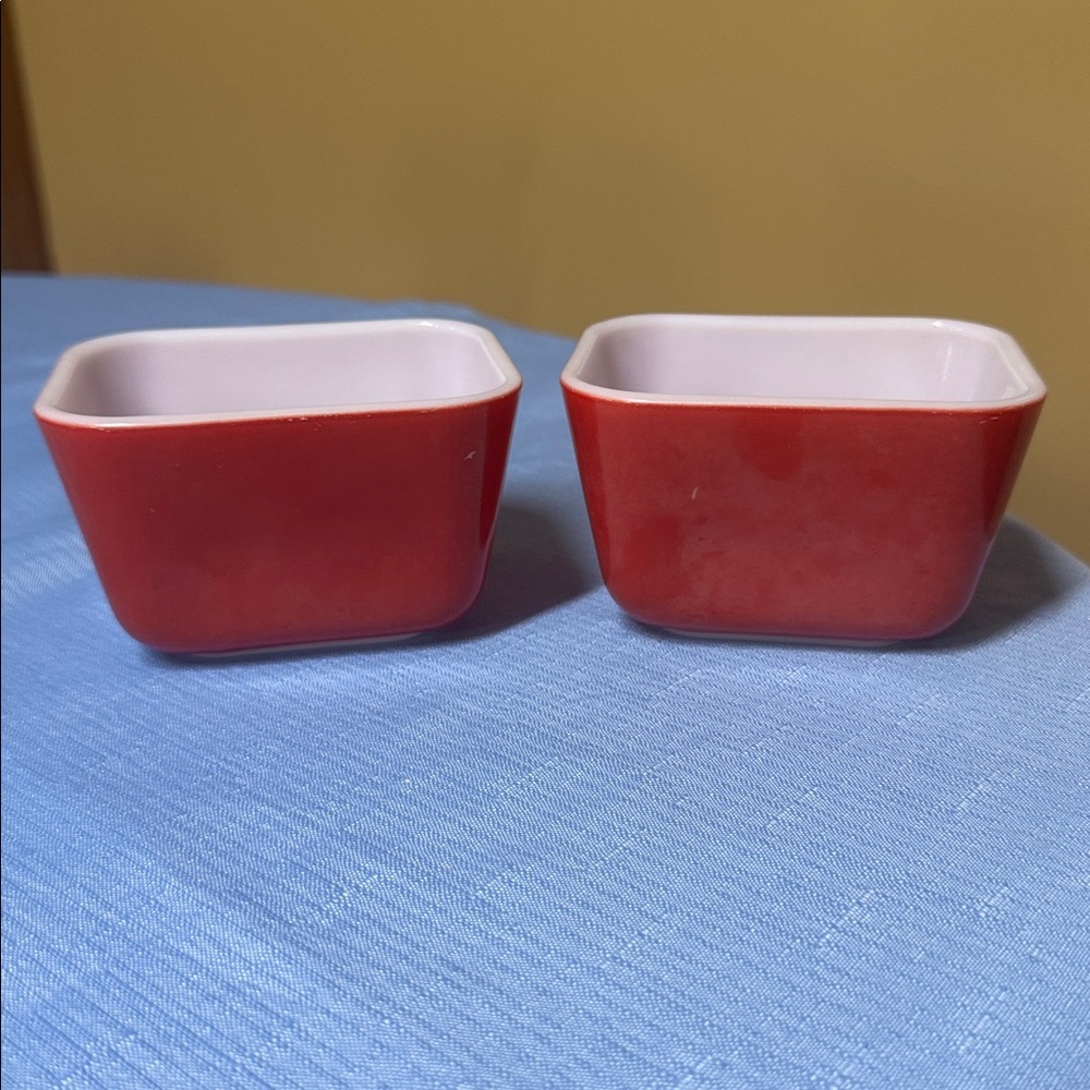 Pyrex 501-B Solid Color Red Small Refrigerator Dish without lids set of 2